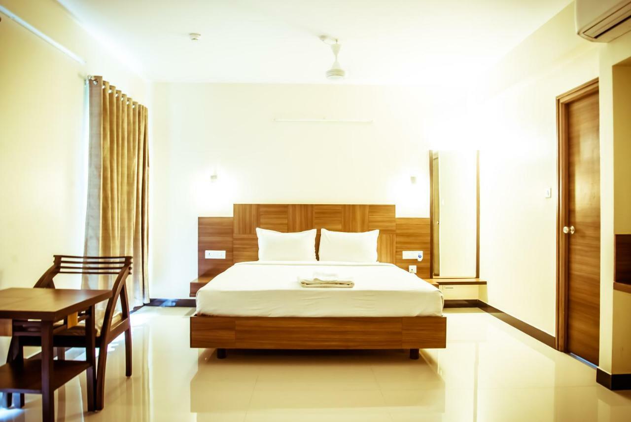 Hotel The Pioneer Visakhapatnam Exterior foto