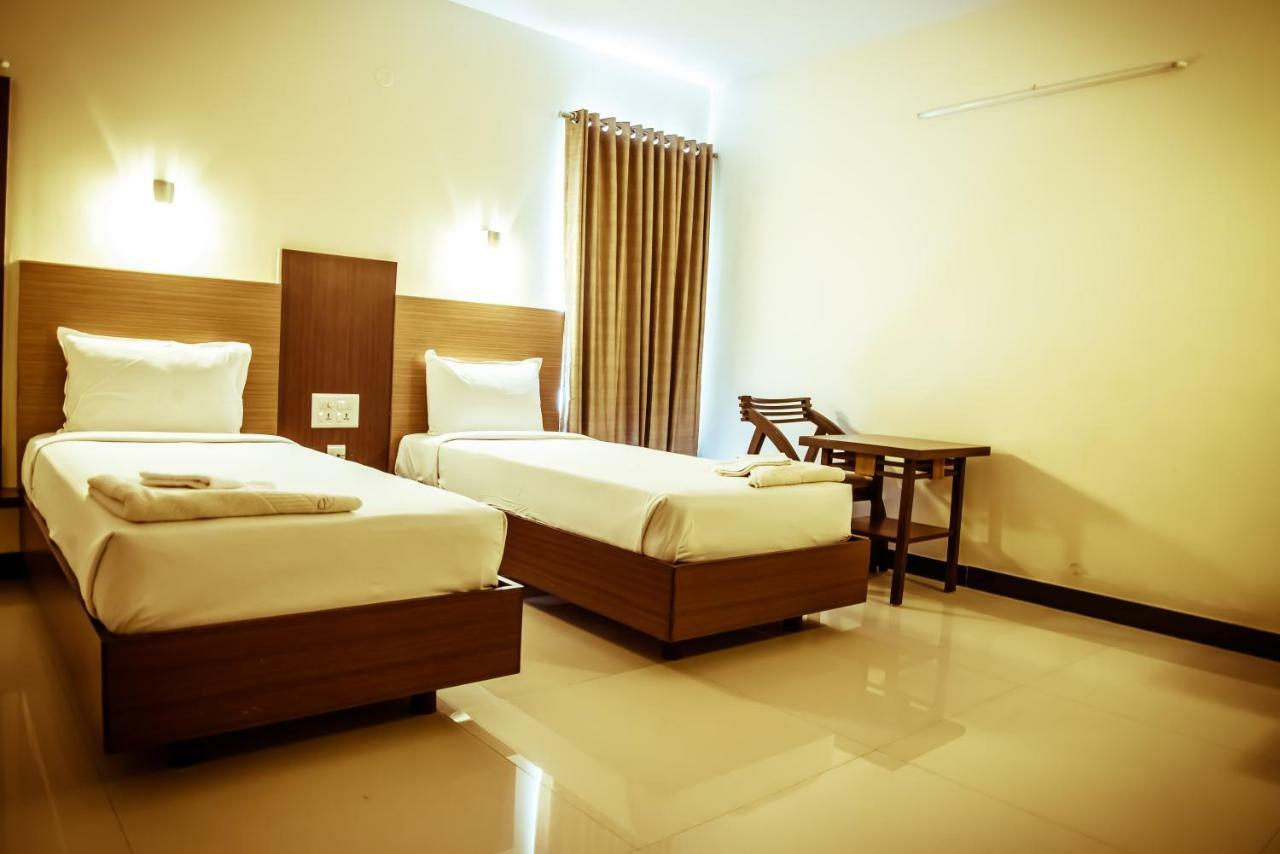 Hotel The Pioneer Visakhapatnam Exterior foto