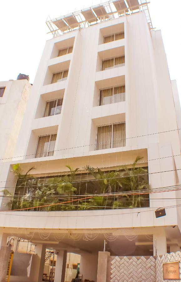 Hotel The Pioneer Visakhapatnam Exterior foto